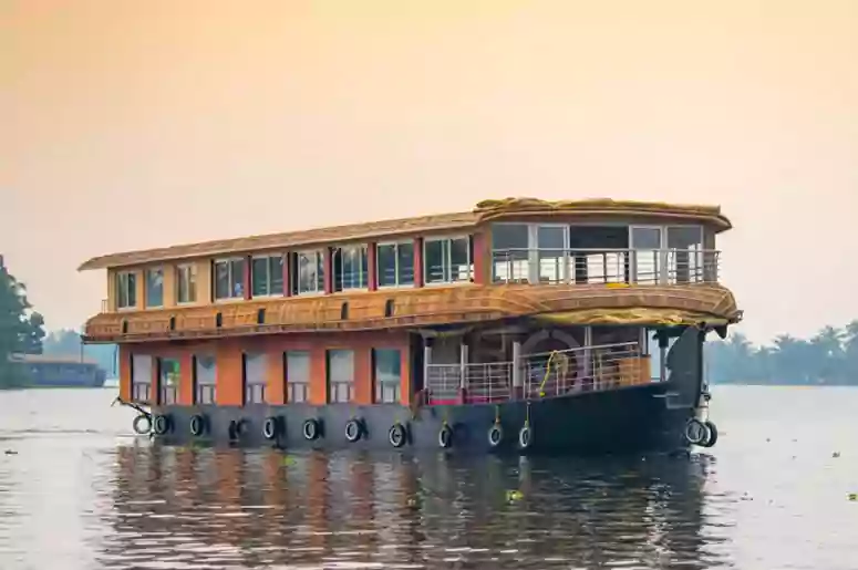 Kerala Ten Bedroom Deluxe Houseboat