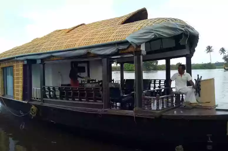 Kerala One Bedroom Deluxe Houseboat