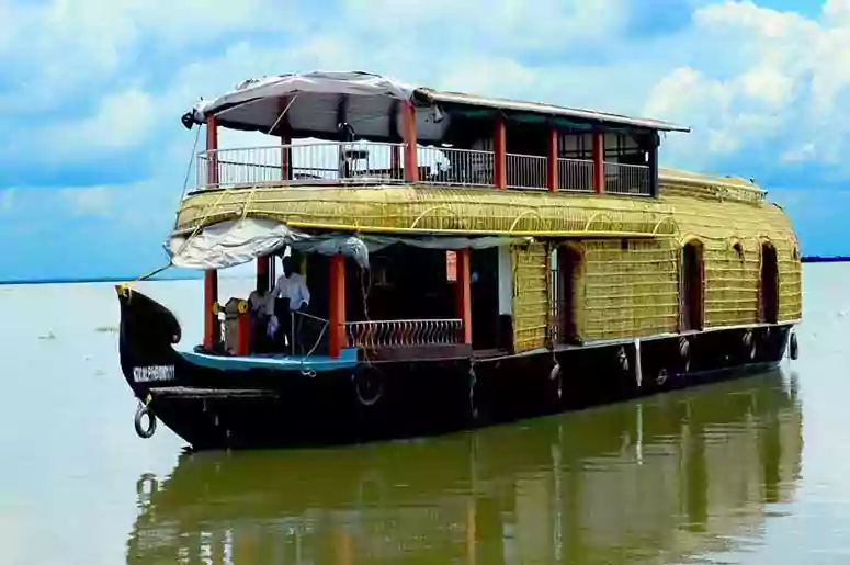 Kerala 3 Bedroom Deluxe Houseboat