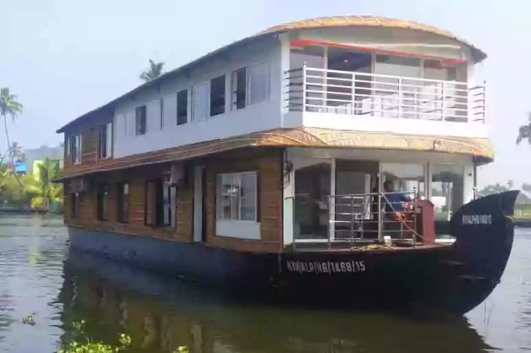 Kerala 4 Bedroom Deluxe Houseboat