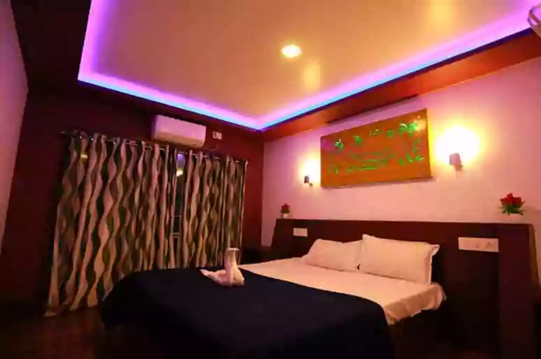 Kerala One Bedroom Deluxe Houseboat