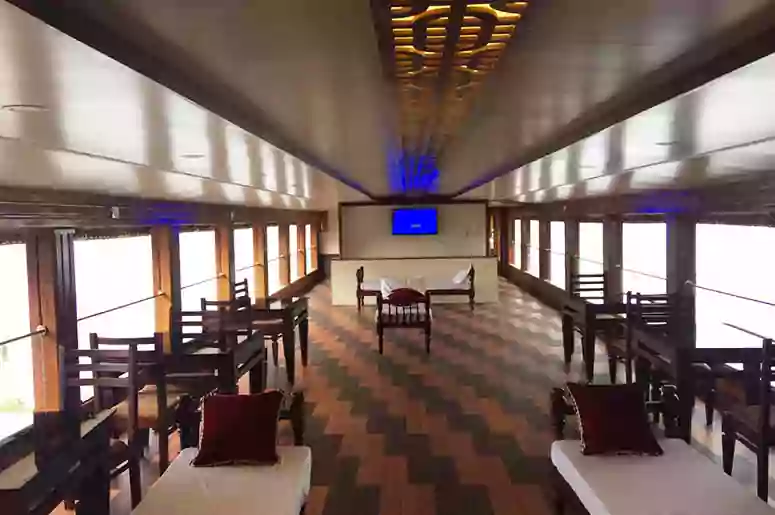 Kerala 5 Bedroom Deluxe Houseboat