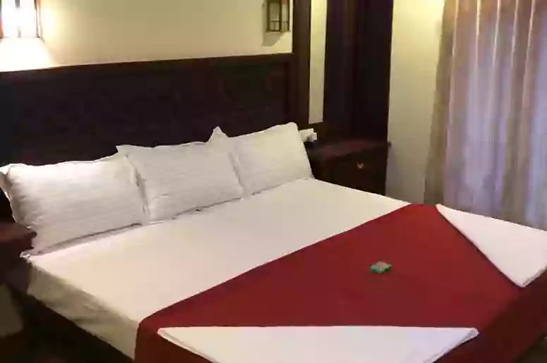 Kerala 5 Bedroom Deluxe Houseboat