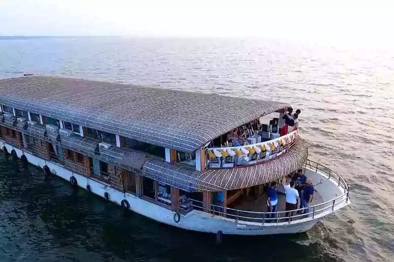Kerala 8 Bedroom Deluxe Houseboat