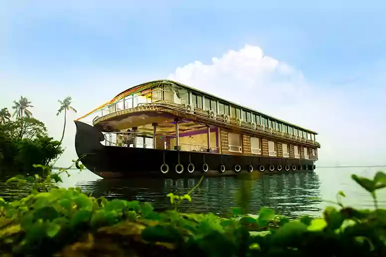 Kerala 9 Bedroom Deluxe Houseboat