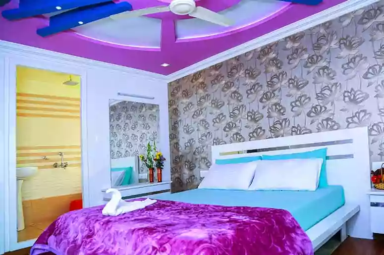 Kerala 9 Bedroom Deluxe Houseboat